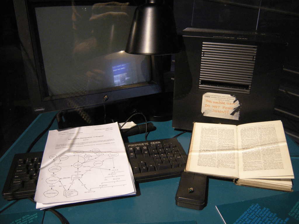 L'ordinateur NeXT de Tim Berners-Lee au CERN, le tout premier serveur web de l'histoire